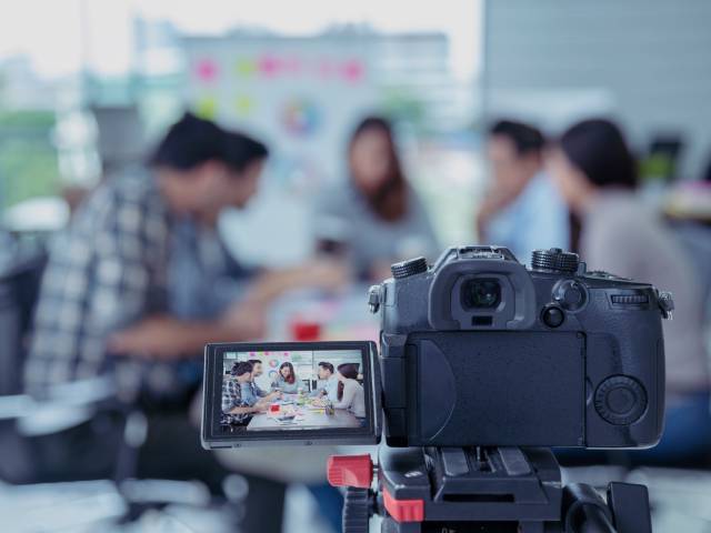 Videos cortos educativos de alto impacto visual para sesiones dinámicas de tutoría.